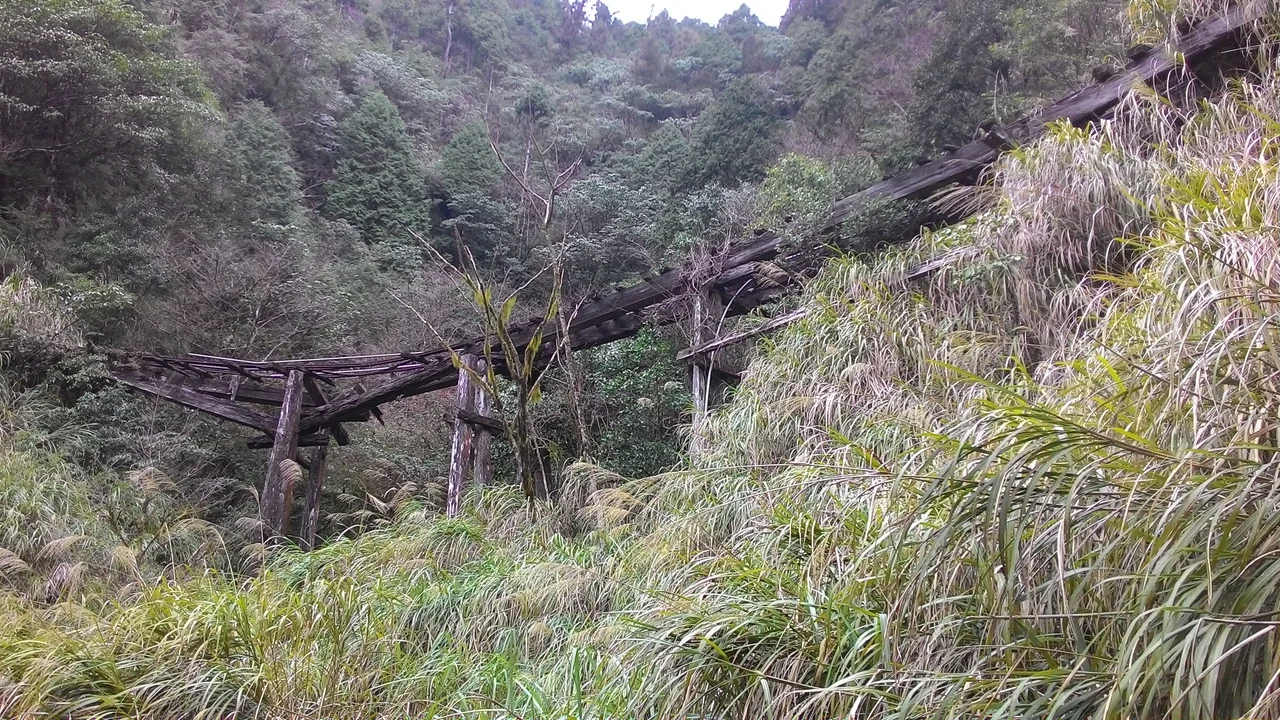 太平山莊公廁後方的鐵路遺跡