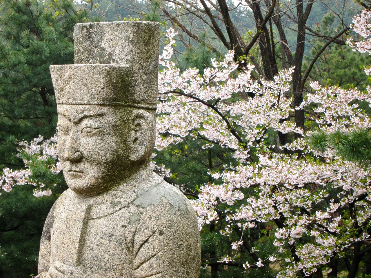 Stone statue at the 14th century Tomb of King Kongmin (Hyonjongrung Royal Tomb) - Goryeo Dynasty..
It is one of the Royal Tombs of the Koryo (Goryeo) Dynasty.
Located near Kaesong, in Gaeseong Province, DPRK-North Korea.