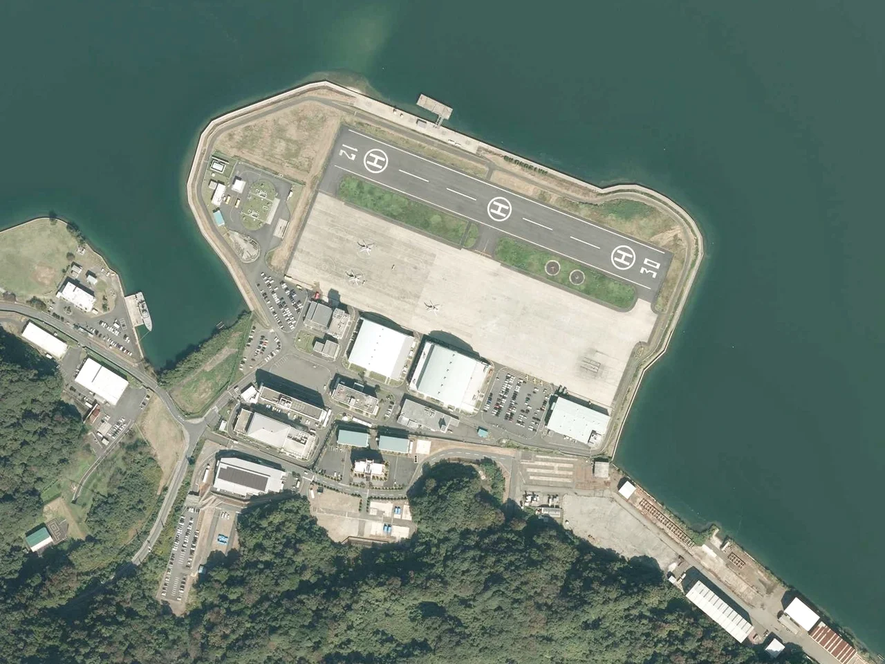 舞鶴航空基地の空中写真(2023年)