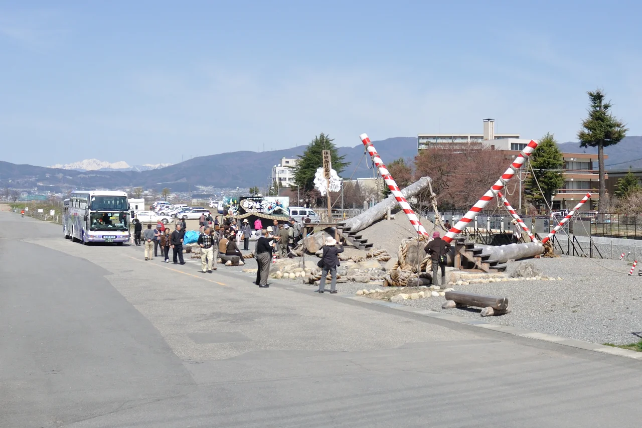 Photograph of Onbashira Experience Park, in Suwa City, Nagano Prefecture.
photo date and time
09:50 April 10, 2010